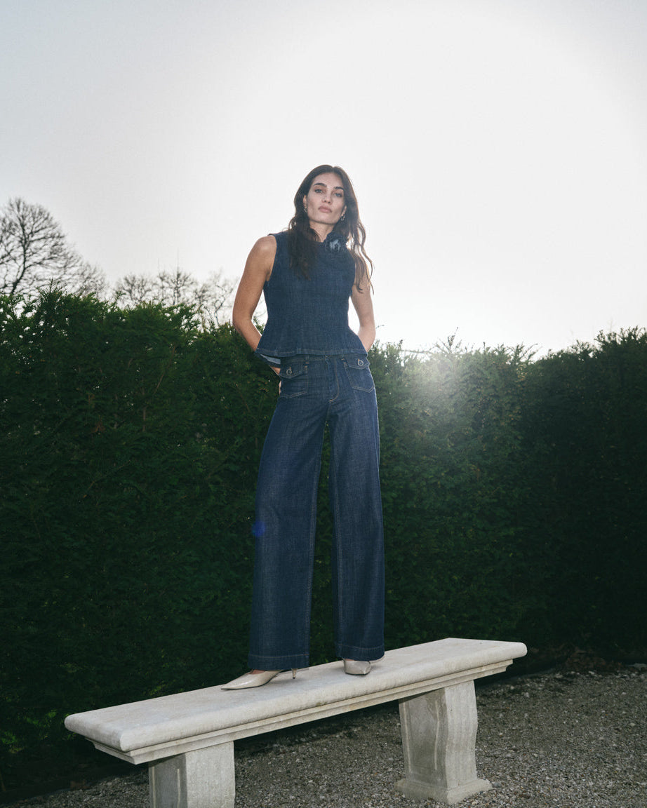 Modelshot / Dark Blue / Detail